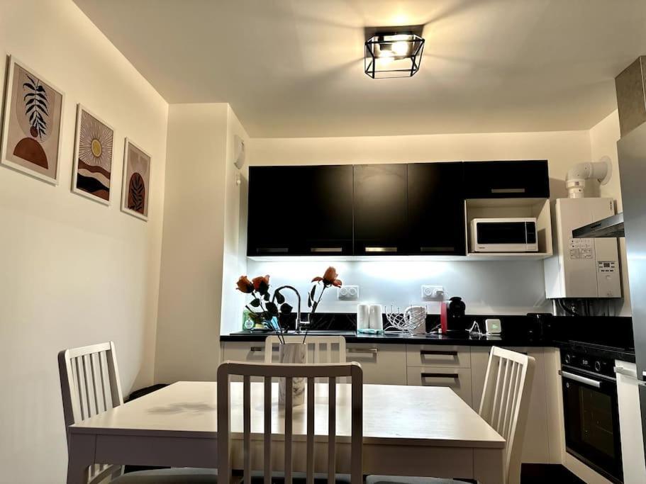 Appartement Cozy - Quartier Residentiel Melun Kültér fotó